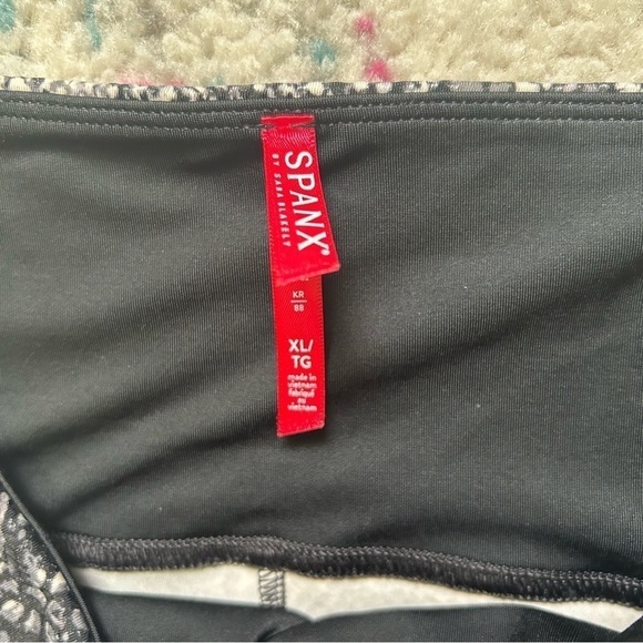 Spanx Faux Leather Snakeskin Print Leggings in Black & White sz XL - Picture 3 of 4